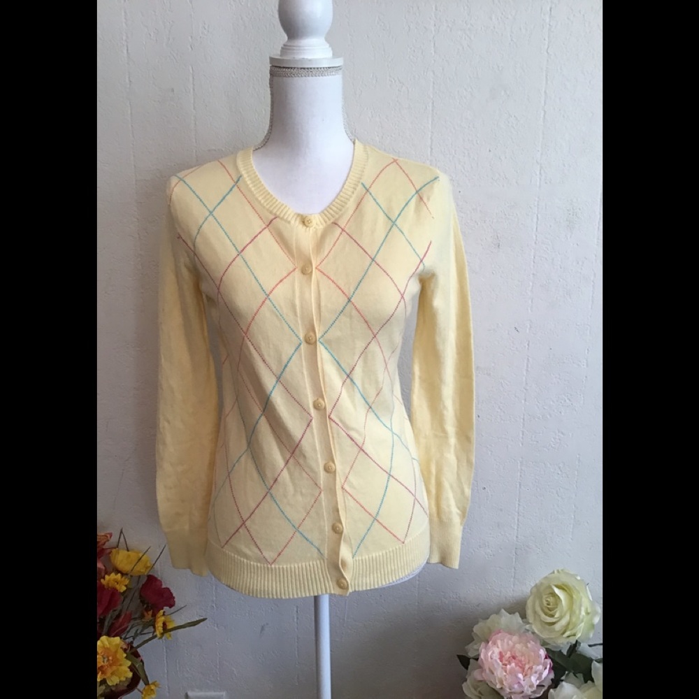 Cherokee sweater  long sleeves button downshift